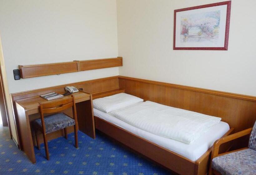 ペンション Restaurant Böck Roter Hahn