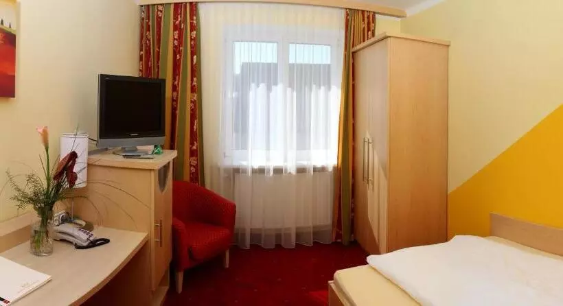 پانسیون Restaurant Böck Roter Hahn