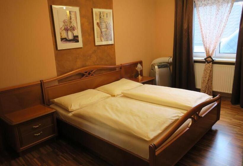 ペンション Restaurant Böck Roter Hahn