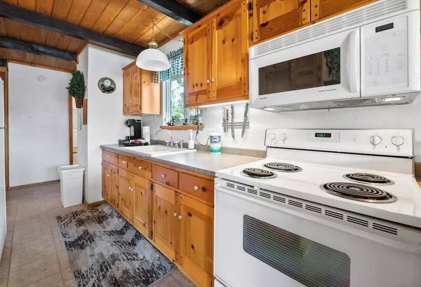 Lazy Bear Cabin