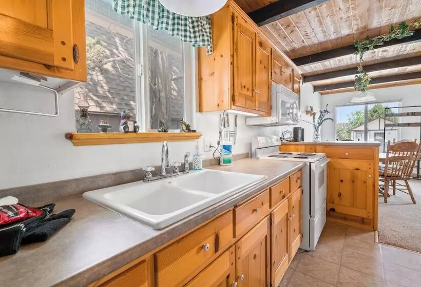 Lazy Bear Cabin