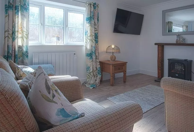 Glebe Cottage   St Florence