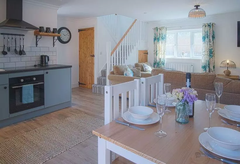 Glebe Cottage   St Florence