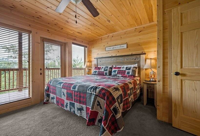 Bear Necessities   3 Bedrooms, 3 Baths, Sleeps 10 3 Cabin By Redawning