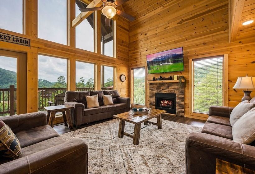 Bear Necessities   3 Bedrooms, 3 Baths, Sleeps 10 3 Cabin By Redawning