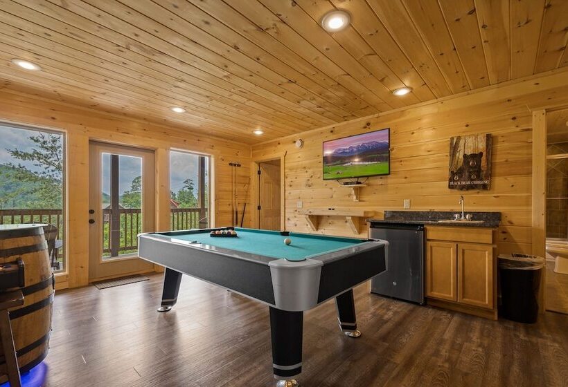 Bear Necessities   3 Bedrooms, 3 Baths, Sleeps 10 3 Cabin By Redawning