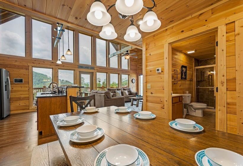 Bear Necessities   3 Bedrooms, 3 Baths, Sleeps 10 3 Cabin By Redawning