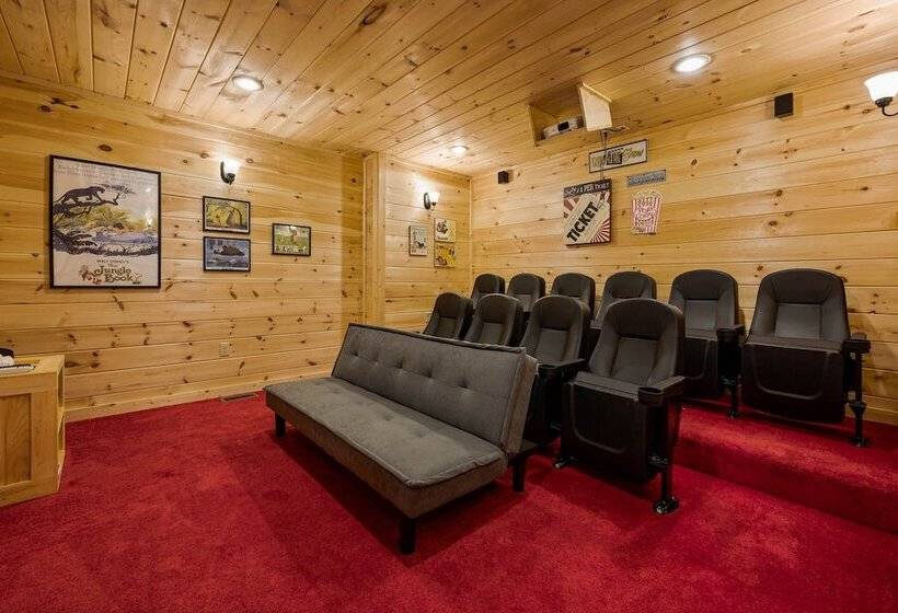 Bear Necessities   3 Bedrooms, 3 Baths, Sleeps 10 3 Cabin By Redawning