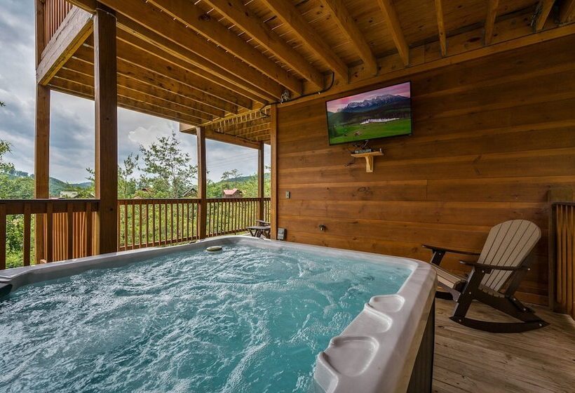 Bear Necessities   3 Bedrooms, 3 Baths, Sleeps 10 3 Cabin By Redawning