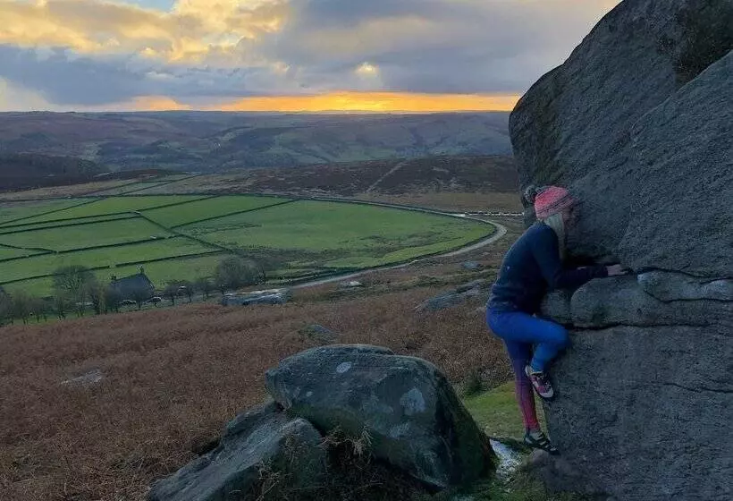 Cosy Cottage Sleeps 6 Suit Families, Contractors, Couples