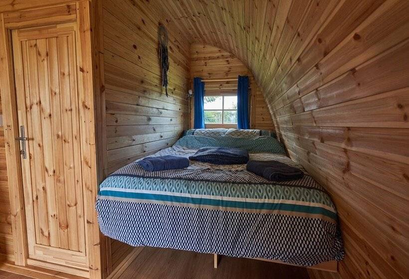 Woodpecker Pod With Views