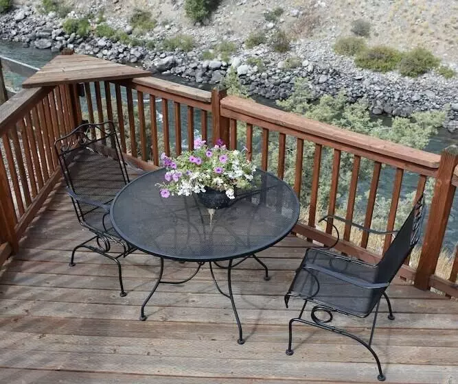 Yellowstone River Suites