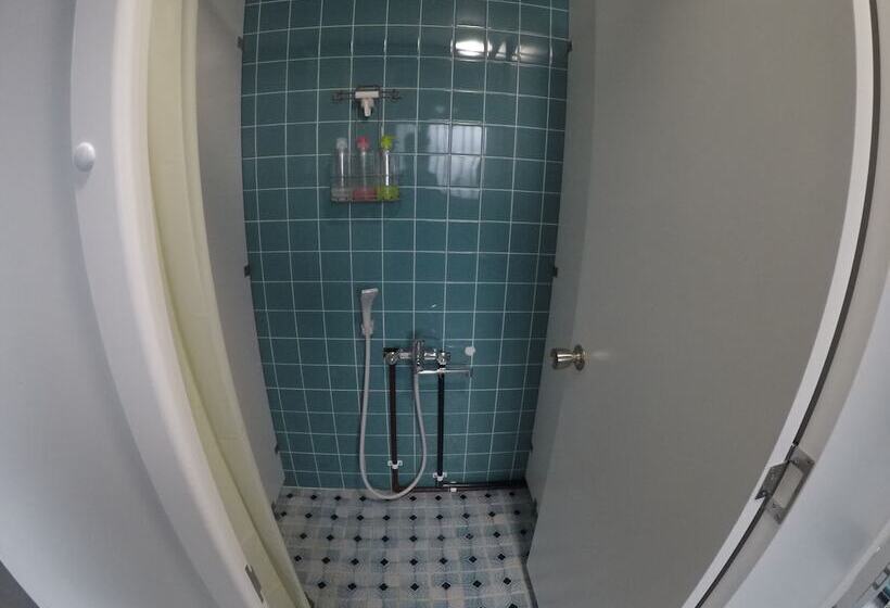 Miyakojima Guest House Cocoikoi Hostel