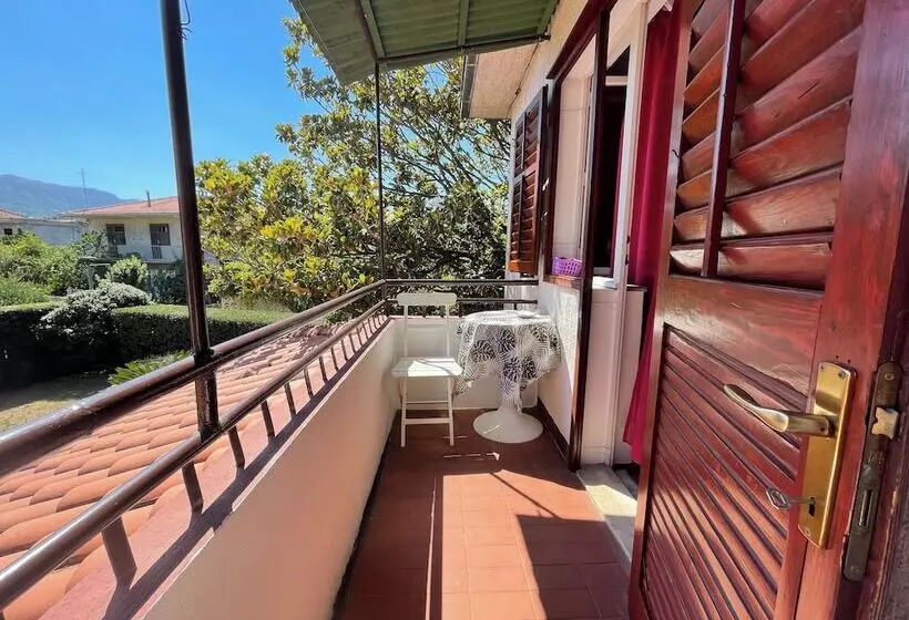 پانسیون Room In House S4 Double Room In The Centre Of Jelsa With Private Bathroom Next Door