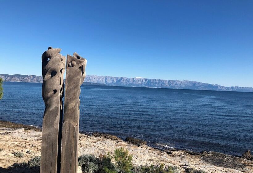 Panzió Room In House S4 Double Room In The Centre Of Jelsa With Private Bathroom Next Door