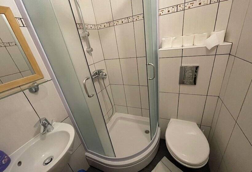 Panzió Room In House S4 Double Room In The Centre Of Jelsa With Private Bathroom Next Door