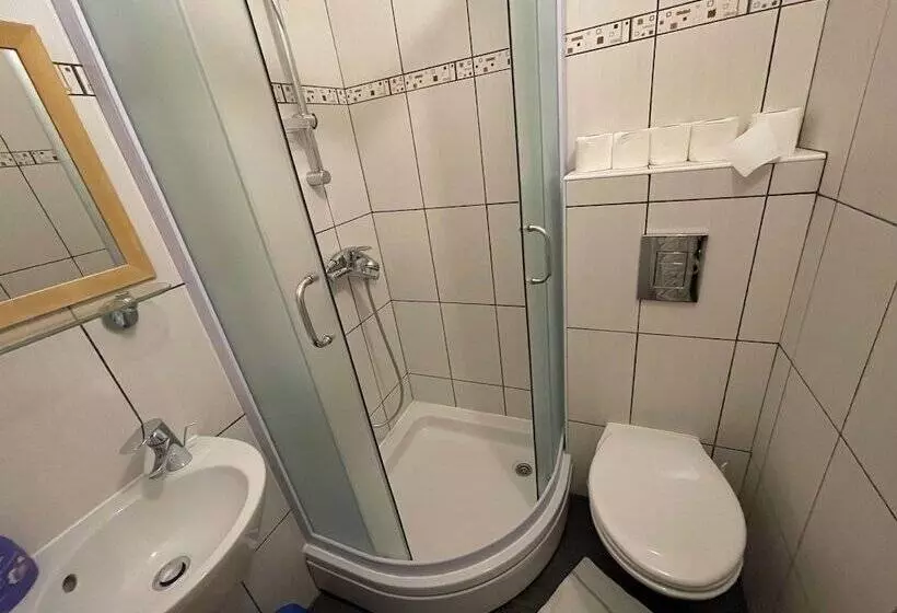 پانسیون Room In House S4 Double Room In The Centre Of Jelsa With Private Bathroom Next Door