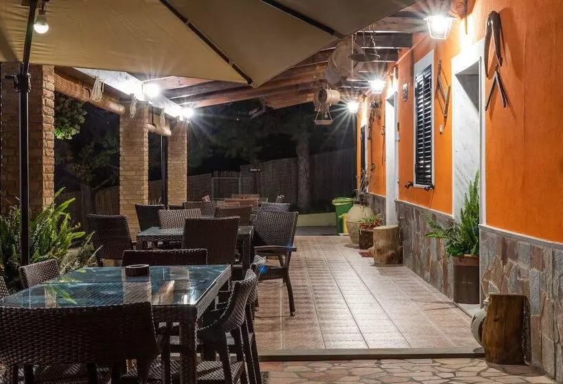 B&b La Mortella With Pool