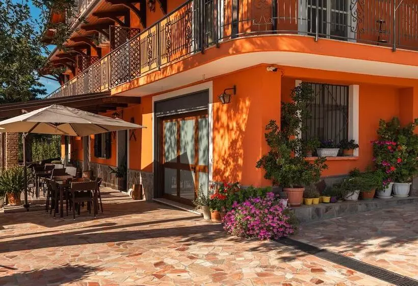 B&b La Mortella With Pool