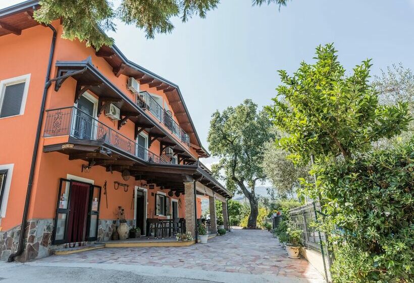 B&b La Mortella With Pool