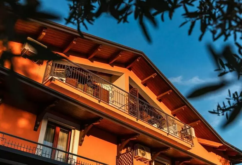 B&b La Mortella With Pool