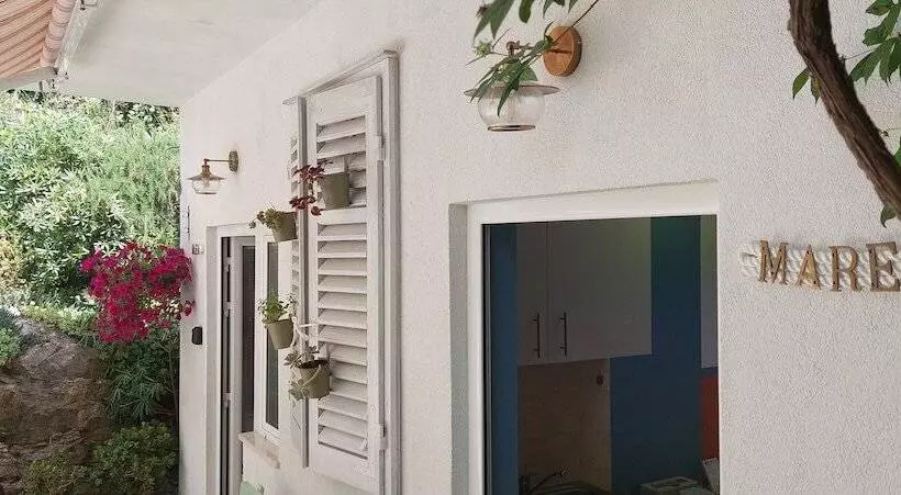 هتل Studio Apartments Roza   A Charming Oasis In The Centre Of Makarska