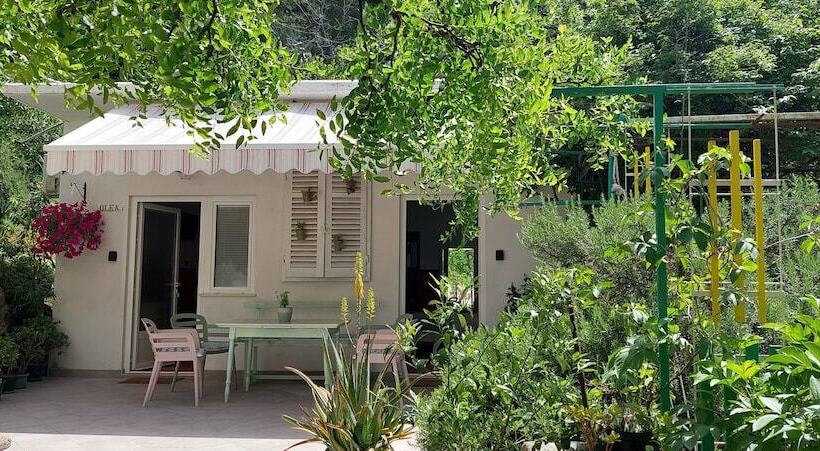 Hotel Studio Apartments Roza A Charming Oasis In The Centre Of Makarska