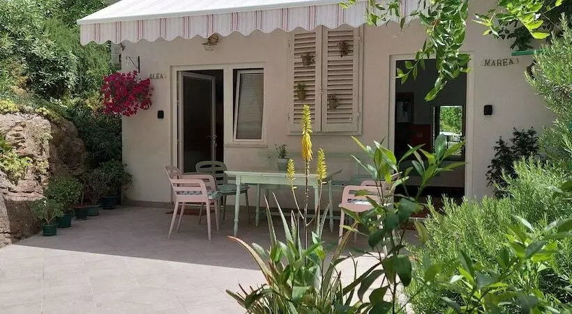 هتل Studio Apartments Roza   A Charming Oasis In The Centre Of Makarska