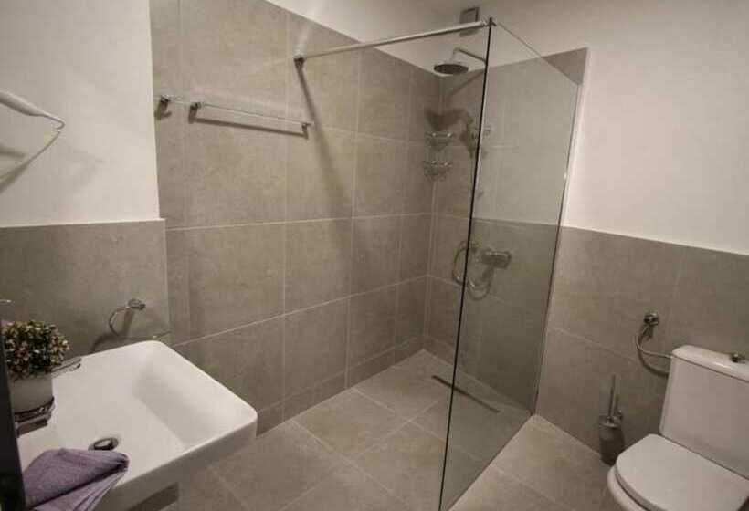 پانسیون Alessio Premium Rooms   Trippleroom 1