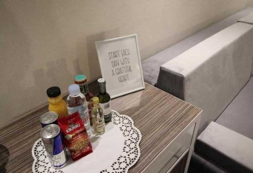 پانسیون Alessio Premium Rooms   Trippleroom 1