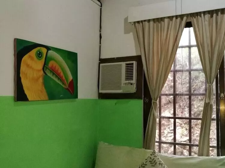 پانسیون Manuel Antonio Comfort Casa Macaow