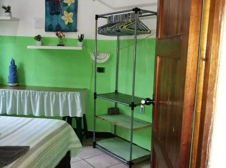 پانسیون Manuel Antonio Comfort Casa Macaow