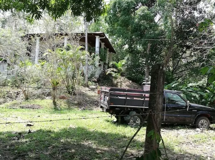 پانسیون Manuel Antonio Comfort Casa Macaow