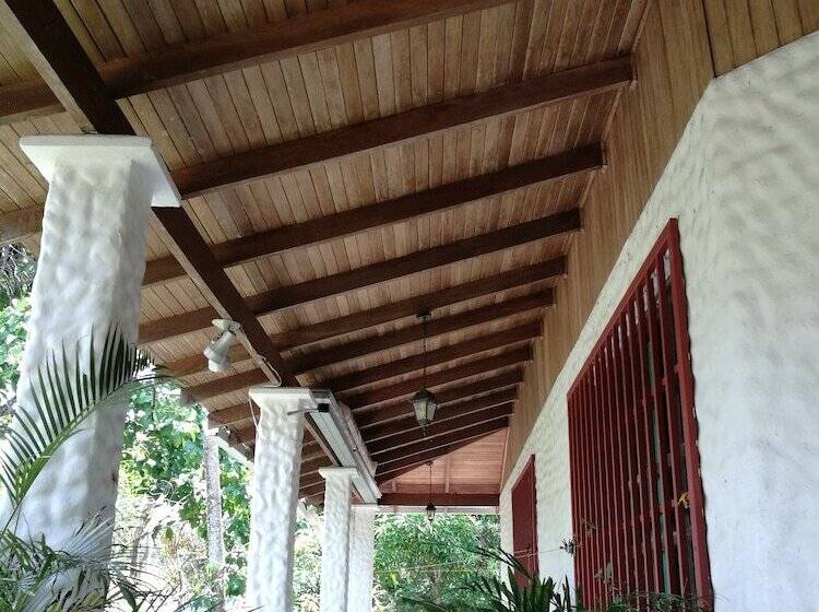پانسیون Manuel Antonio Comfort Casa Macaow