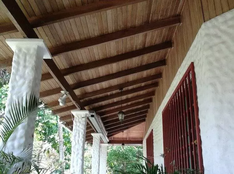 پانسیون Manuel Antonio Comfort Casa Macaow