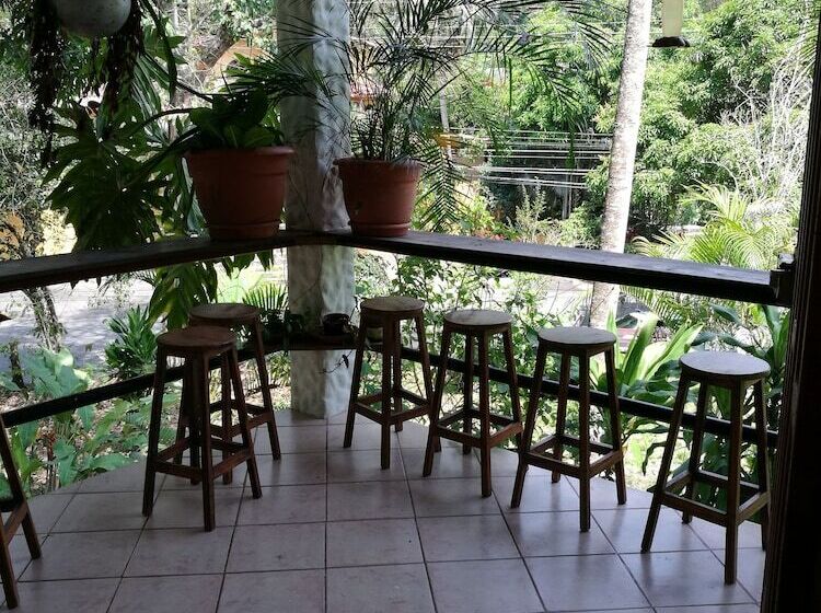 پانسیون Manuel Antonio Comfort Casa Macaow