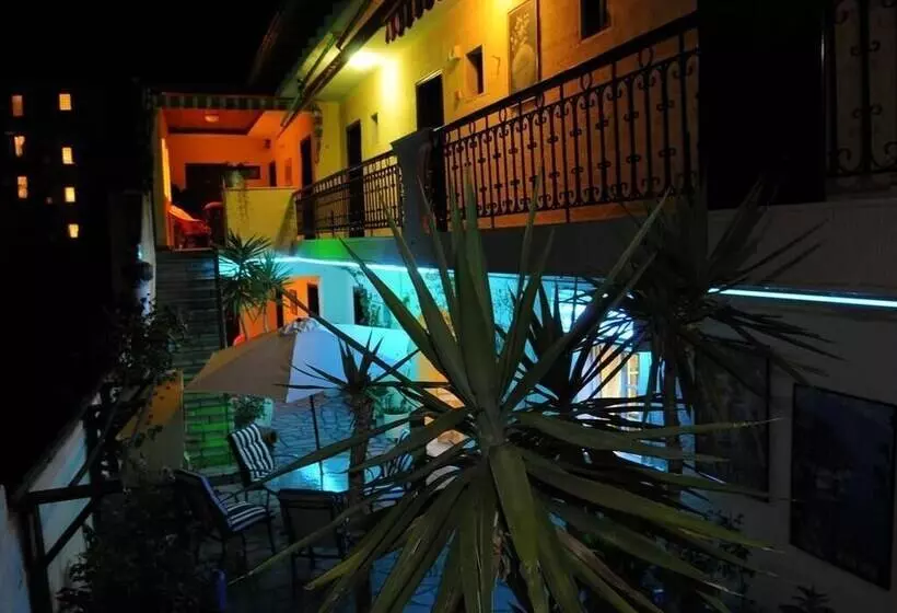 Majatalo Welcome To Hotel ,,petunia,, In Neos Marmaras,xalkidiki ,greece,in Para18dise