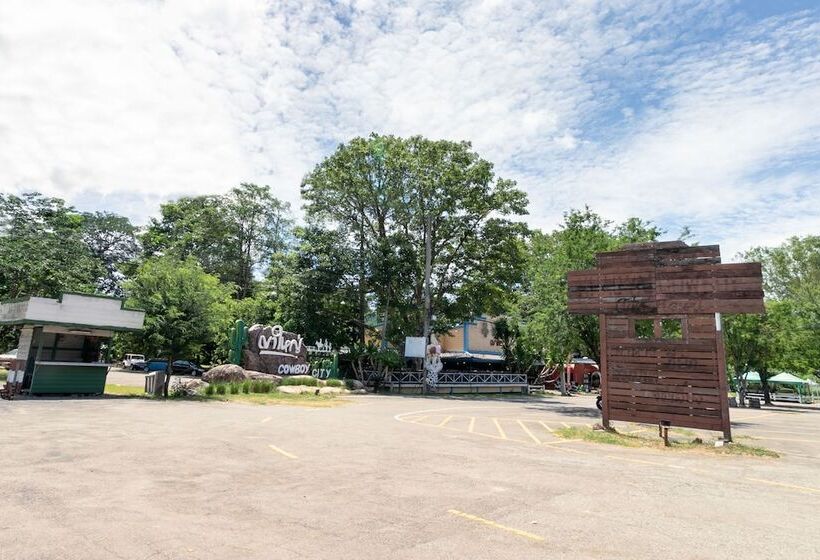 בית מלון כפרי Capital O 1110 Khaoyai Cowboy City Resort