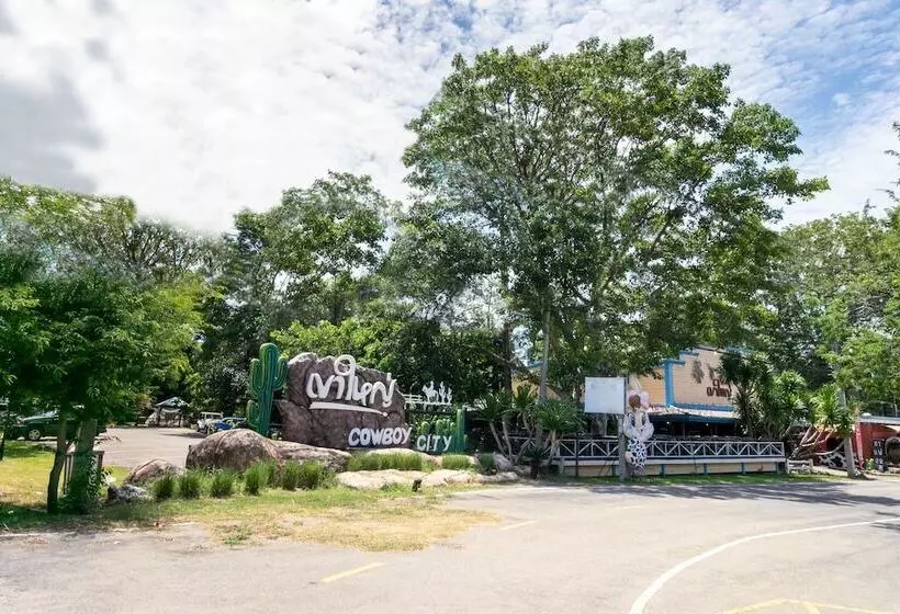 Hotelli Capital O 1110 Khaoyai Cowboy City Resort