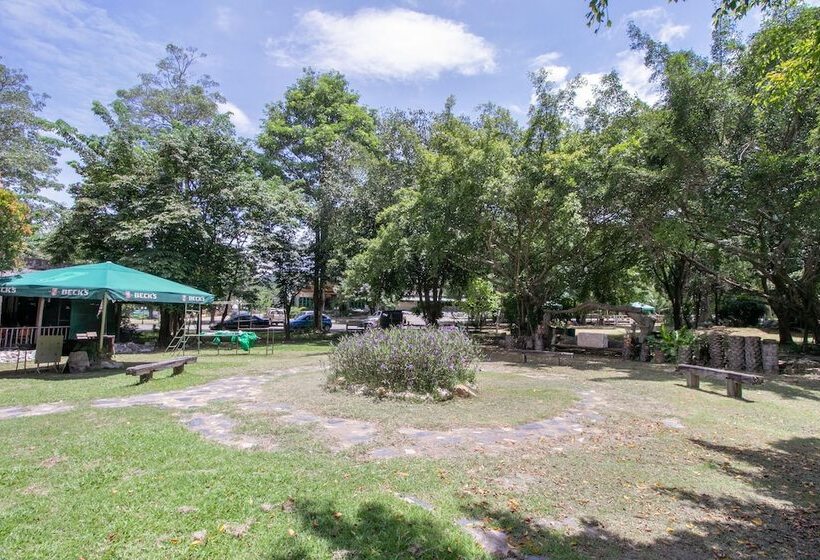 בית מלון כפרי Capital O 1110 Khaoyai Cowboy City Resort