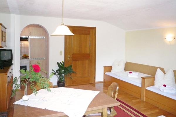 تختخواب و صبحانه Apart Landhaus Gstrein