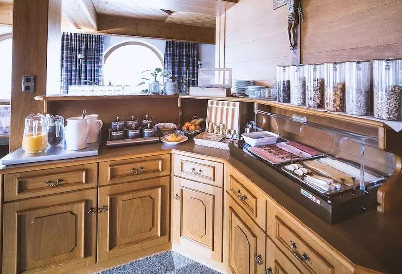 تختخواب و صبحانه Pension Neururer