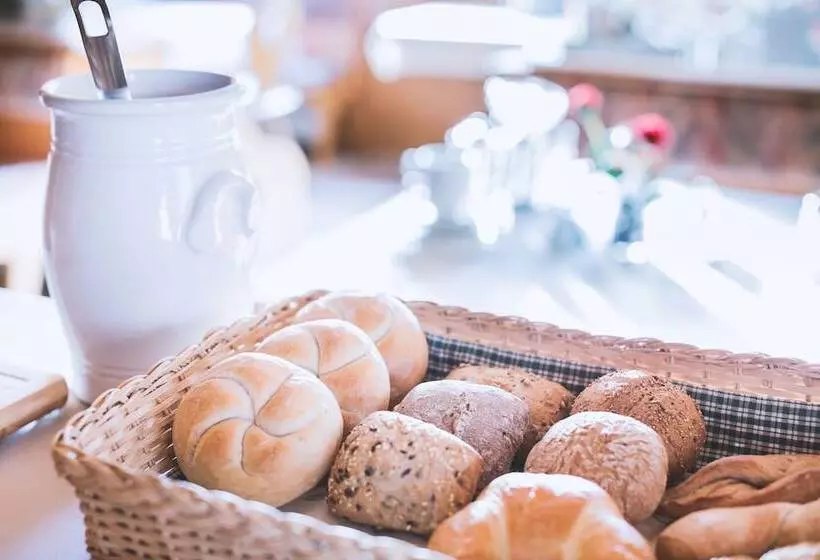 تختخواب و صبحانه Pension Neururer