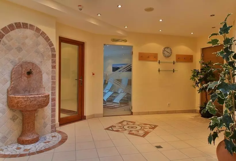 تختخواب و صبحانه Pension Neururer