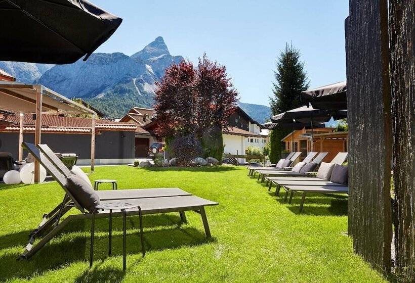 Отель Der Grüne Baum Mountain Boutique