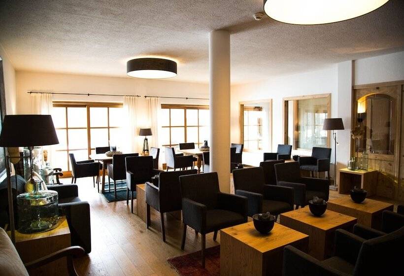 Отель Der Grüne Baum Mountain Boutique