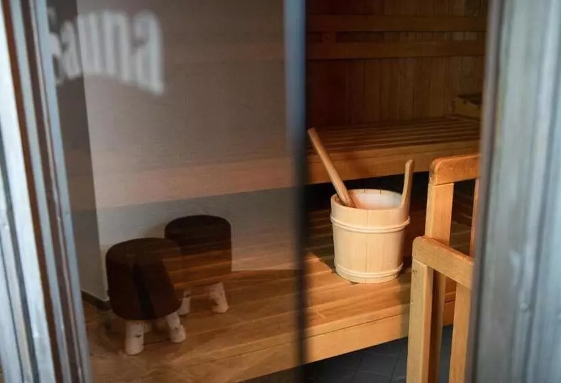 Отель Edelweiss