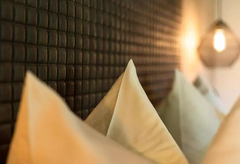 Отель Edelweiss