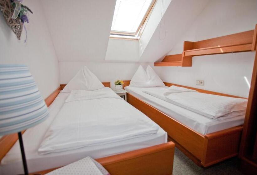 Hotel Seevilla Wochinz