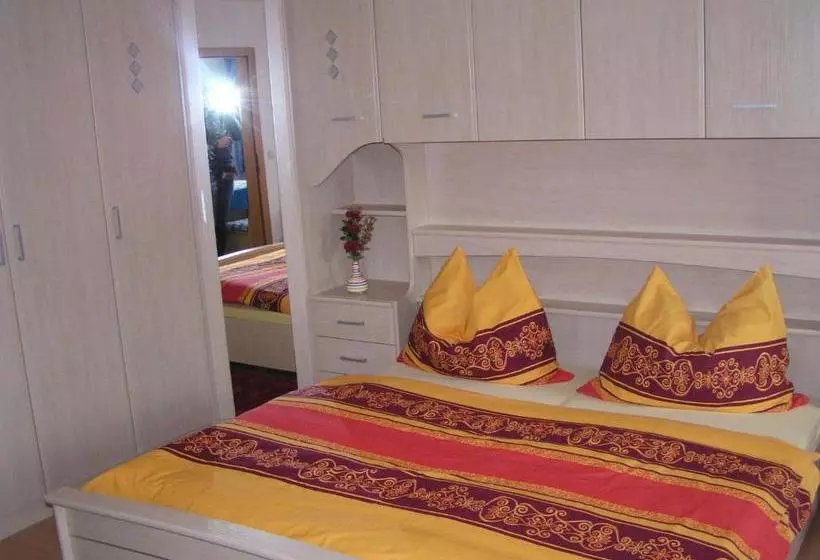 ベッドアンドブレックファースト Rosam